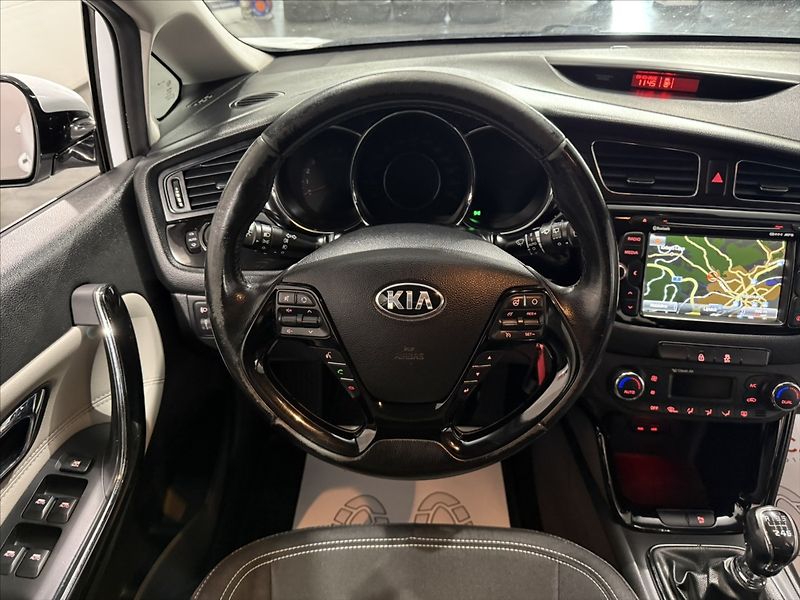 Kia Ceed 1,6   CRDI 94KW NAVI KAMERA ČR - fotka 26 z 44
