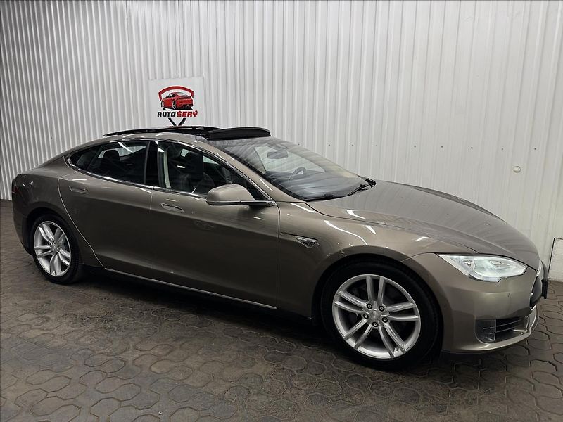 Tesla Model S 70D 4x4 DUAL MOTOR PANO DPH - fotka 11 z 36