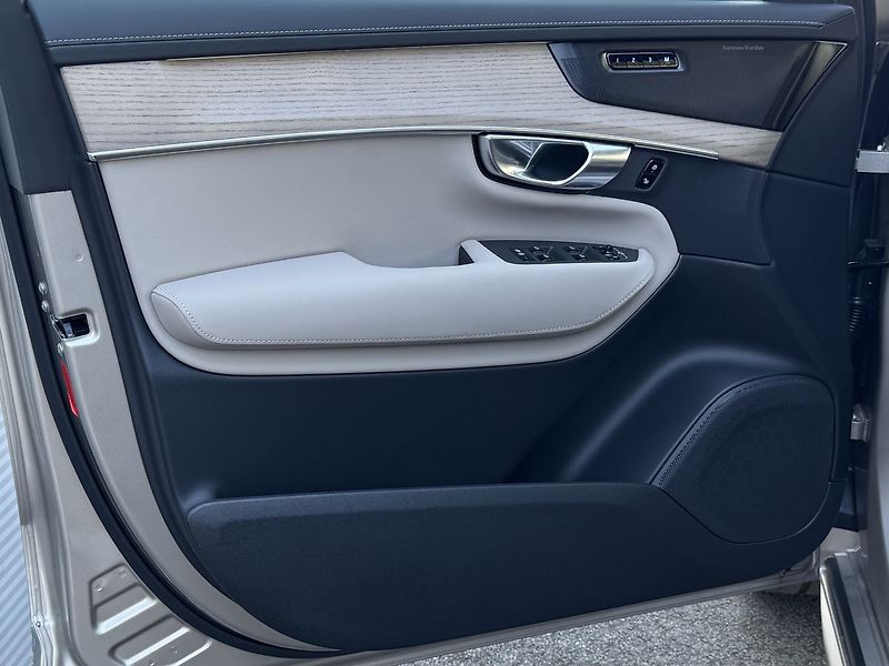Volvo XC90 PLUS T8 360°, VENTILACE, 335kW - fotka 8 z 23