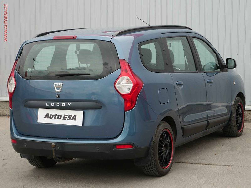 Dacia Lodgy (2014) 1.2 i, ČR, AC, TZ, park.asist - fotka 4 z 21