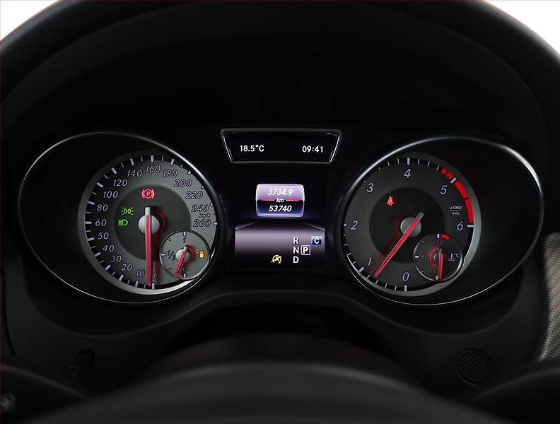 Mercedes-Benz GLA (2016) 200 CDI 4MATIC, 4X4 - fotka 9 z 21