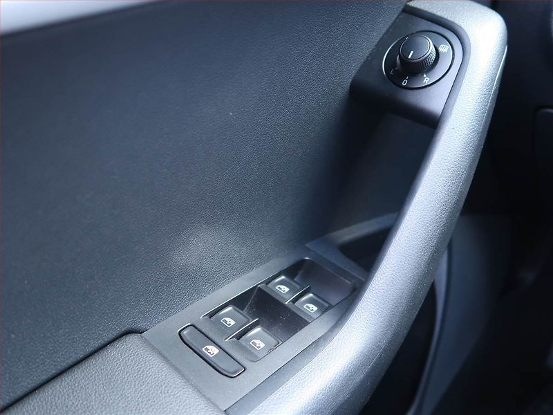 Škoda Octavia (2018) 1.6 TDI, Automat, Navi - fotka 16 z 18