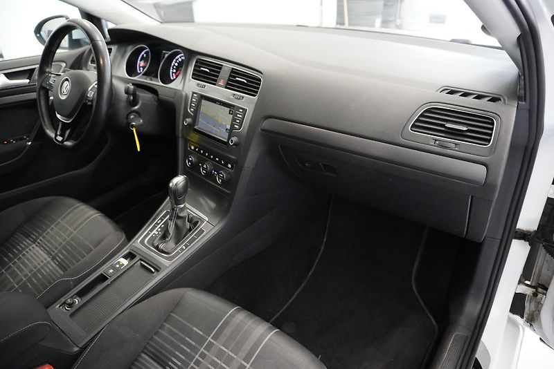 Volkswagen Golf 1.6 TDi - fotka 25 z 29