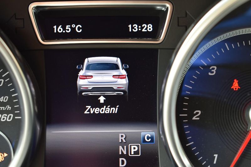 Mercedes-Benz GLE (2019) 350d AMG/Coupe/Tažné/KeyLess/ - fotka 18 z 40