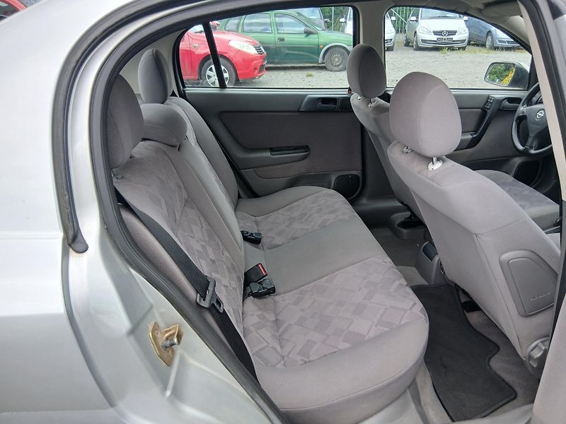 Opel Astra 1.2i - fotka 22 z 23
