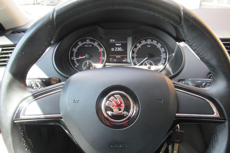 Škoda Octavia 1.8 TSi KLIMA TAŽNÉ 1.MAJ. - fotka 10 z 26