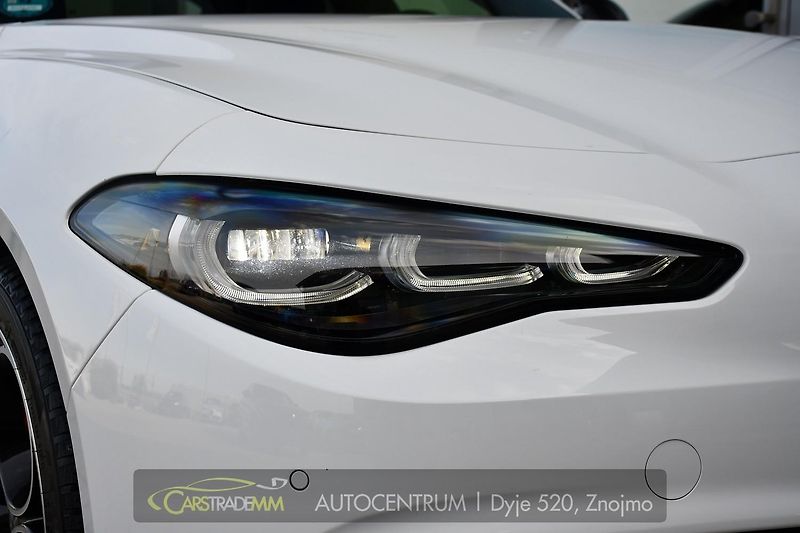 Alfa Romeo Giulia 2.0T 16V 206kW VELOCE AT8 Q4 - fotka 48 z 49