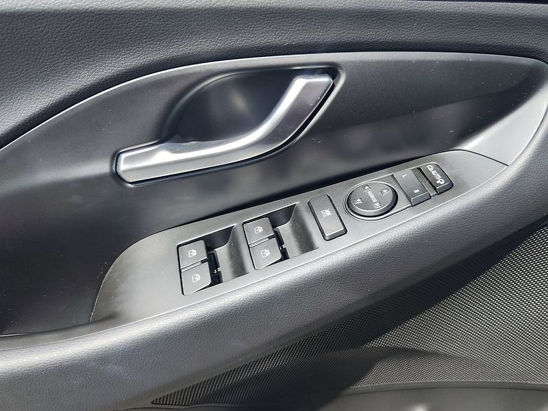 Hyundai i30 1.5 T-GDI/117kW Smart DCT - fotka 30 z 32