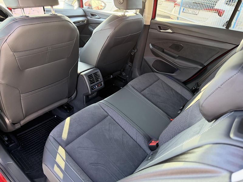 Volkswagen Golf TSi/110kW - STYLE,Webasto,H&K - fotka 51 z 80