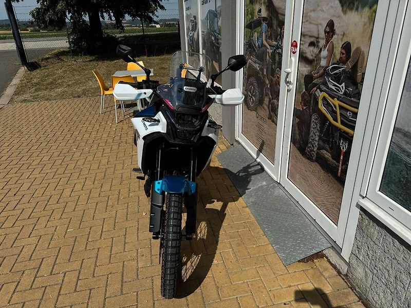 CFMOTO 450 MT-R (2026) - fotka 7 z 7