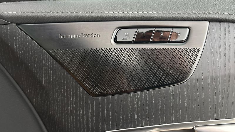 Volvo XC90 2.0 B5 AUT AWD Ultimate Bright - fotka 26 z 34