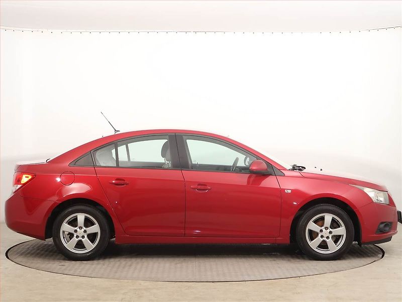 Chevrolet Cruze (2010) 1.6 i 16V, po STK, Tažné - fotka 6 z 14