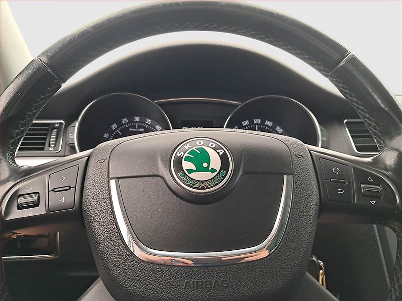 Škoda Superb (2011) Ambition Plus 1.6 TDI, Navi - fotka 16 z 20