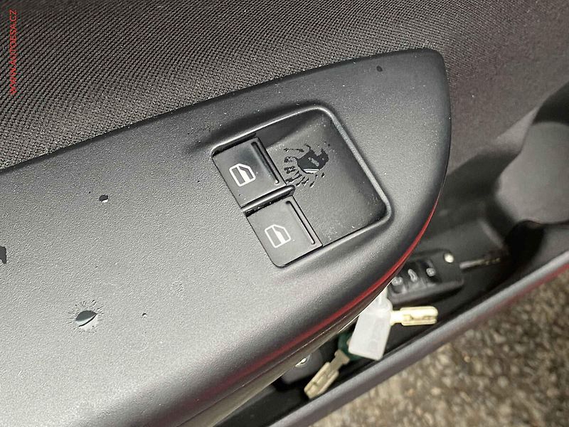 Škoda Octavia (2011) 1.6 TDi, ČR, AC, TZ, tempo - fotka 11 z 16