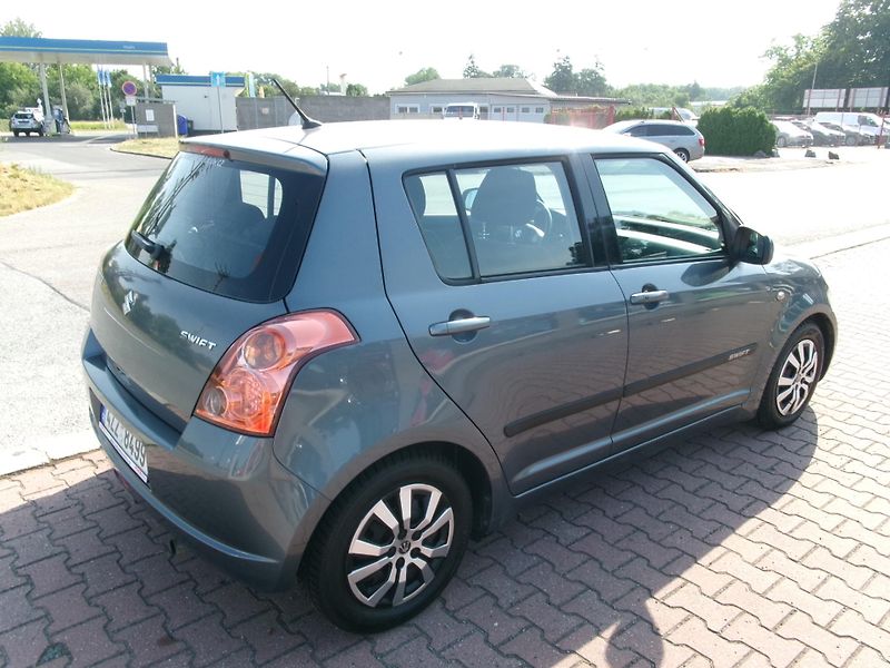 Suzuki Swift (2007) 1,3i KLIMA VÝHŘEV - fotka 4 z 22