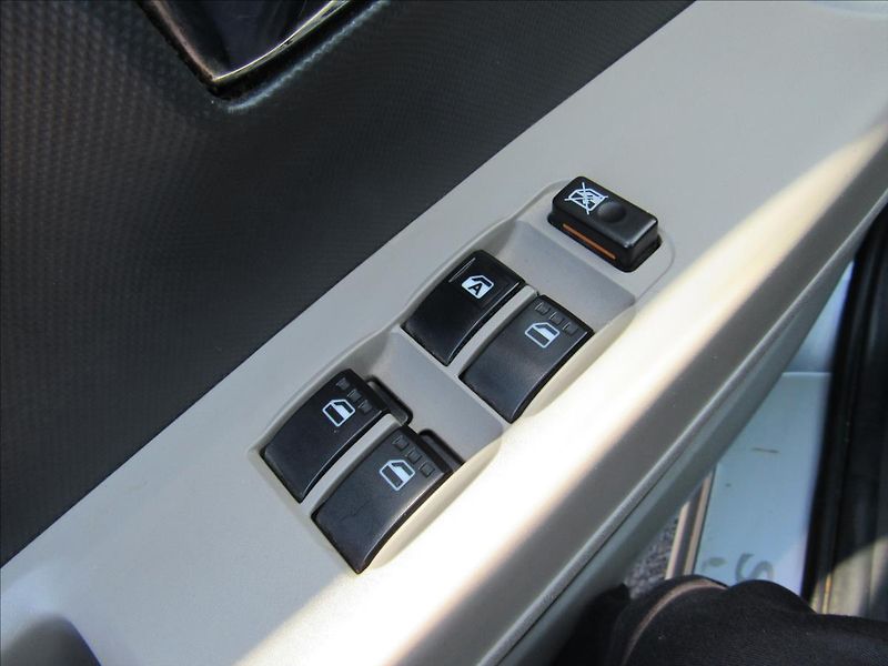 Daihatsu Sirion 1,3 i 64kW - fotka 21 z 29
