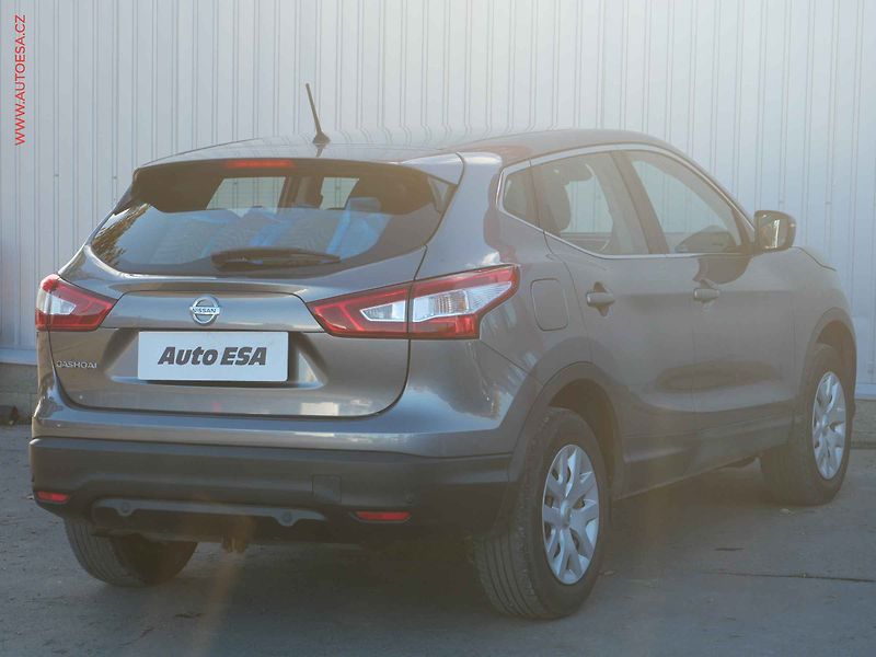 Nissan Qashqai (2016) 1.2 DiG-T, ČR, Visia, TZ - fotka 4 z 19