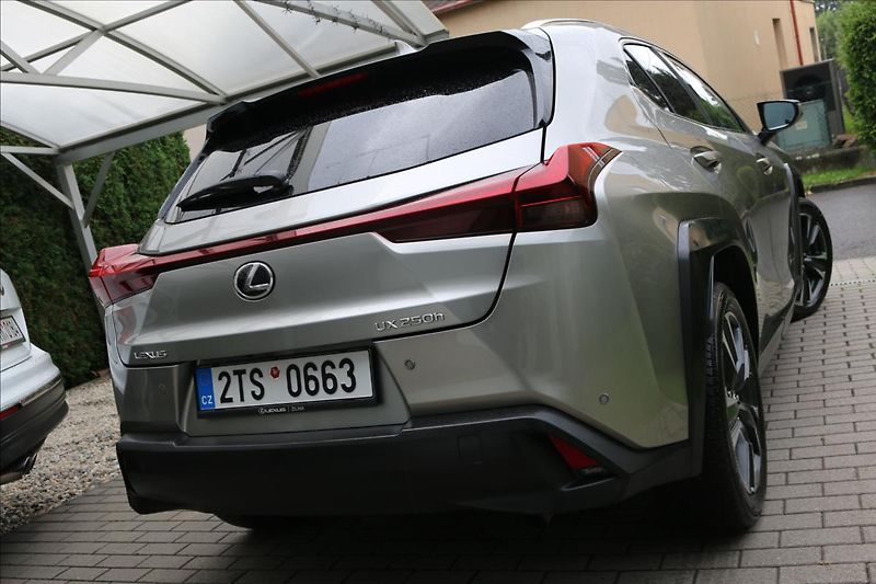 Lexus UX 250h 2,0 HEV, DSG, 1.Maj.  UX - fotka 7 z 64