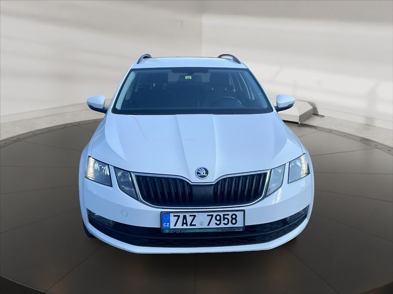 Škoda Octavia 1,5 TSI Ambition - fotka 2 z 11