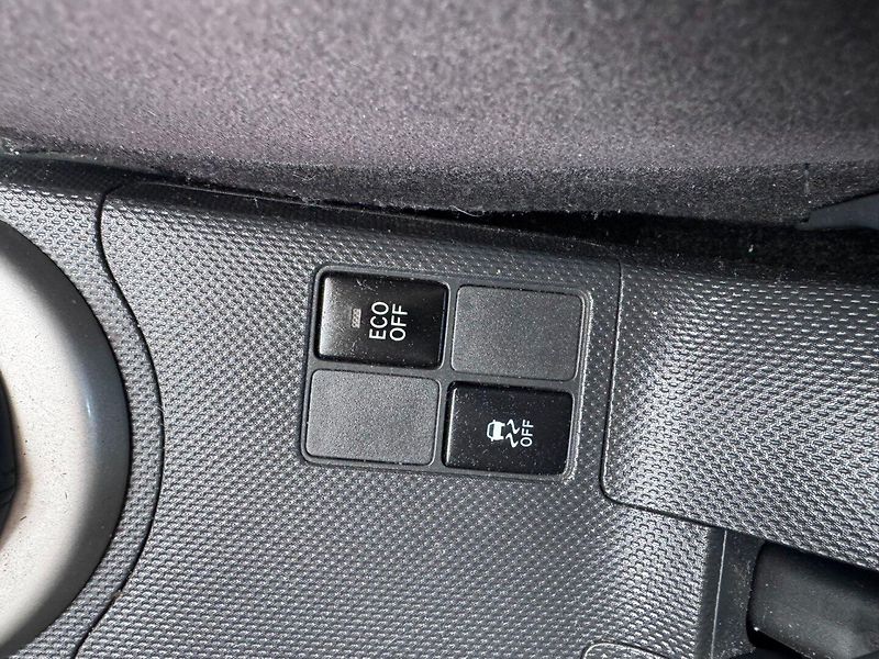Toyota Urban Cruiser (2010) 1,3i 74 KW SPOJKA STK - fotka 33 z 45