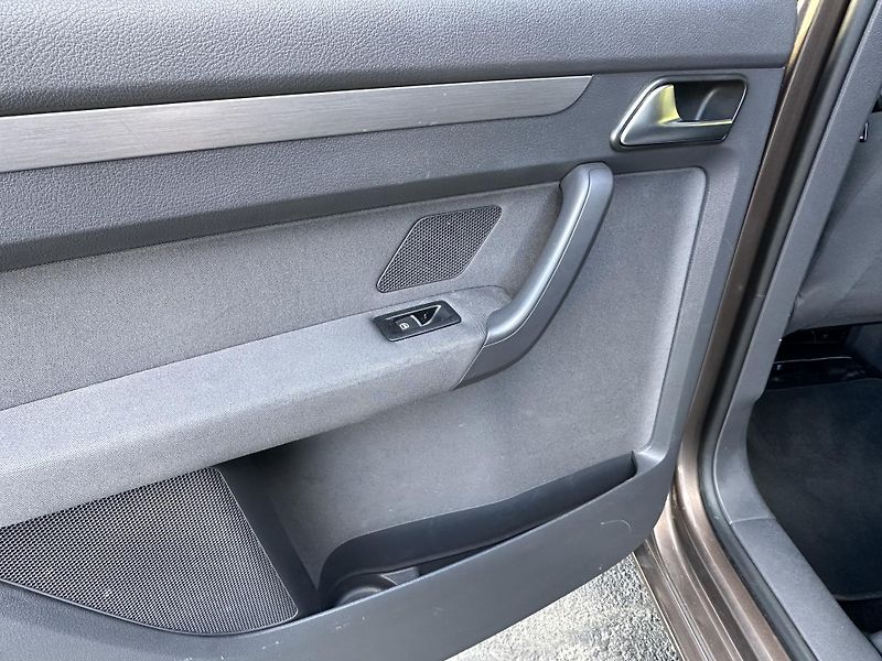 Volkswagen Touran (2015) *DSG* 1.6TDI/77kW *7.Míst *TZ  - fotka 31 z 41