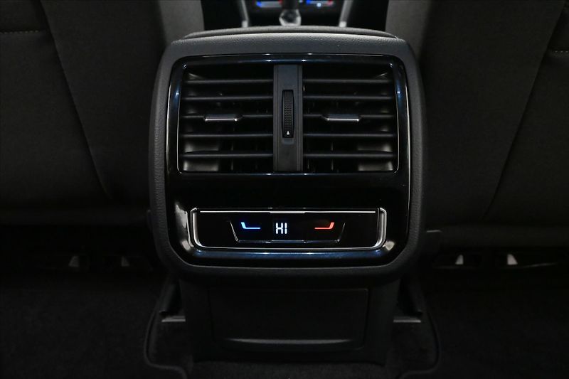 Volkswagen Passat 2,0 TDI 110 KW DSG Business Zá - fotka 22 z 32