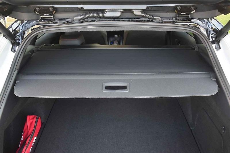 Modernizovaná Toyota Corolla TS se dobře cítí i na venkovských silnicích