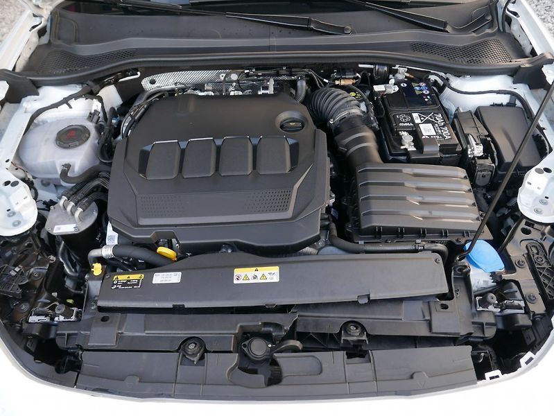 Seat Leon 2,0TDI 110kW Style DSG Automat - fotka 3 z 36