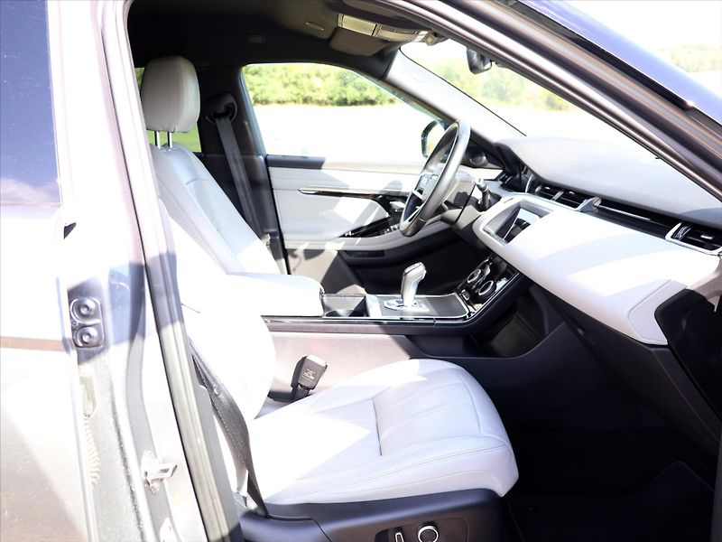 Land Rover Range Rover Evoque 2,0 R-Dynamic 4WD 120kW - fotka 21 z 33