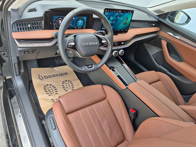 Škoda Superb (2025) Laurin & Klement 2.0 TDI 142kW - fotka 13 z 35