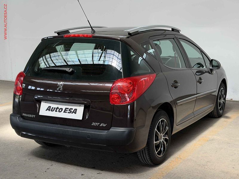Peugeot 207 (2011) 1.4i, 1.maj,ČR, AC, TZ - fotka 4 z 16