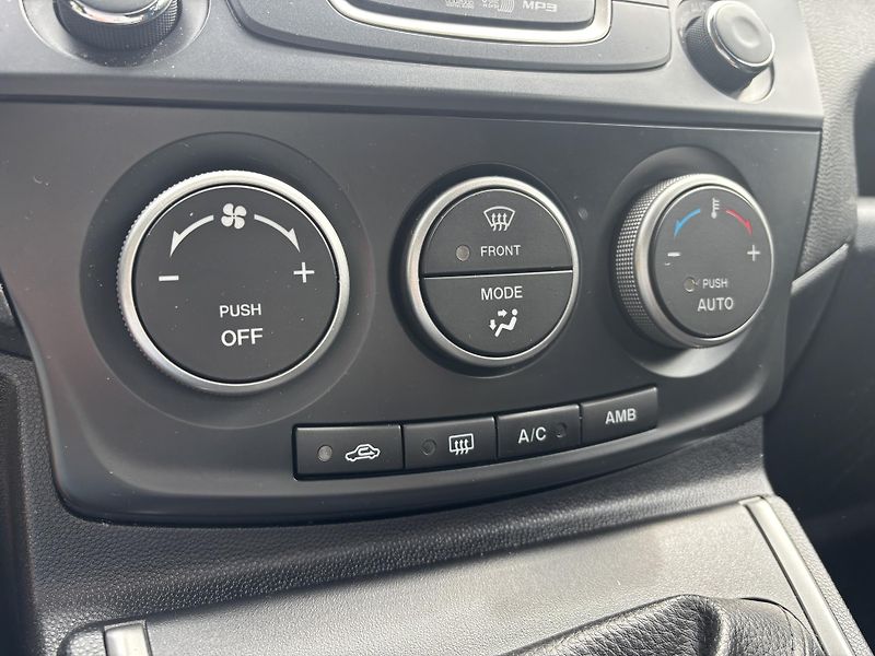 Mazda 5 2.0 Center-Line - fotka 27 z 29