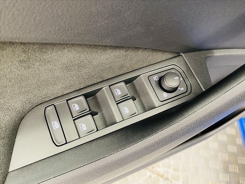 Škoda Scala 1,0 TSI 85kW DSG Selection - fotka 20 z 28