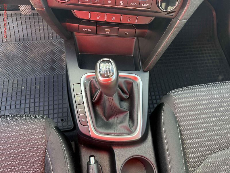 Kia Ceed (2022) 1.5 T-GDi, 1.maj,ČR - fotka 15 z 17