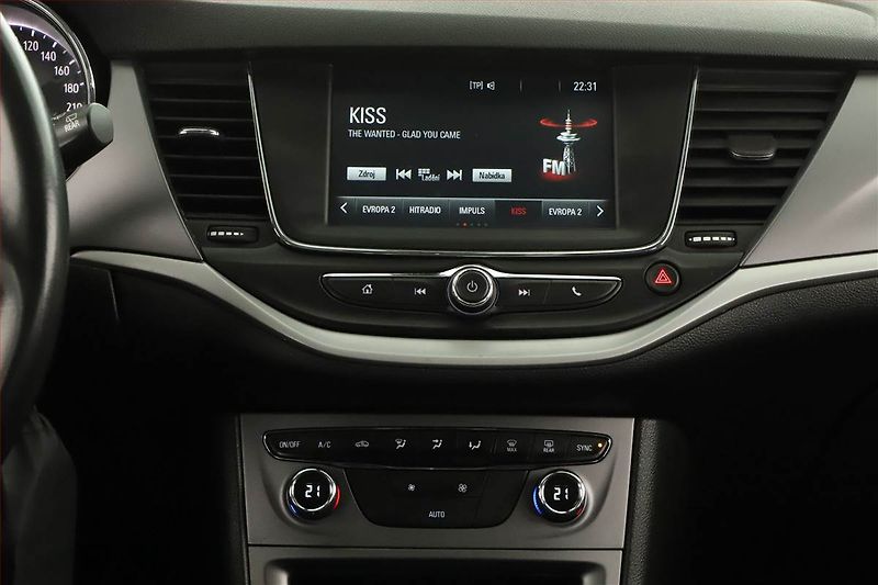 Opel Astra (2019) 1.4 T, Tempomat, Park. senzory - fotka 9 z 12