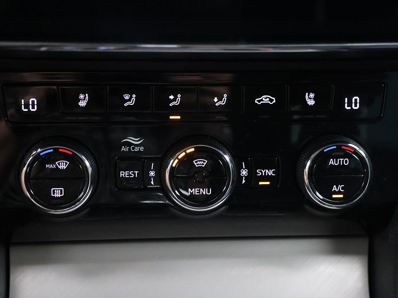 Škoda Superb 2,0 TDI 147kW 4x4 L&K - fotka 31 z 42