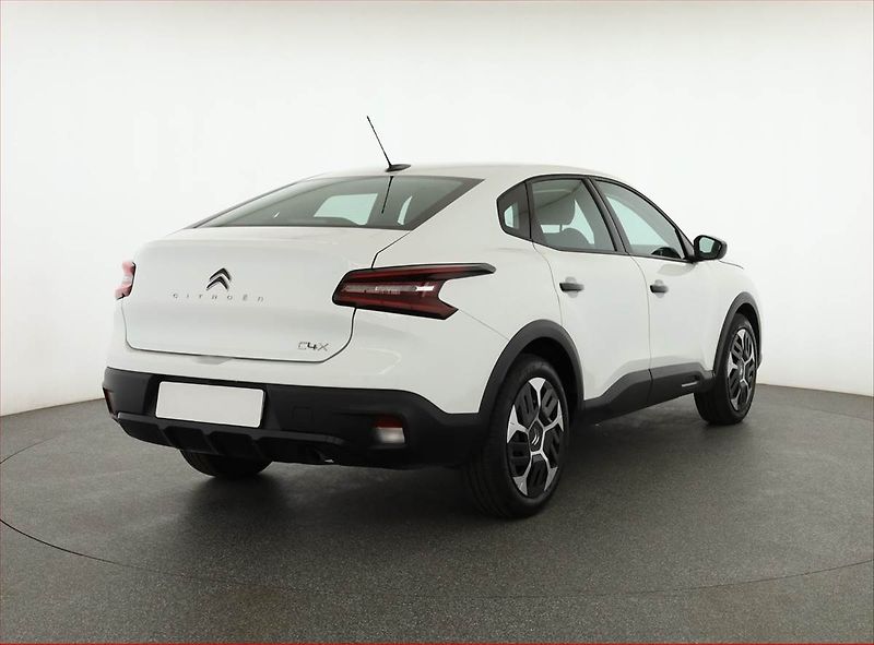 Citroën C4 X (2024) Feel 1.2 PureTech, ČR,1.maj - fotka 5 z 16