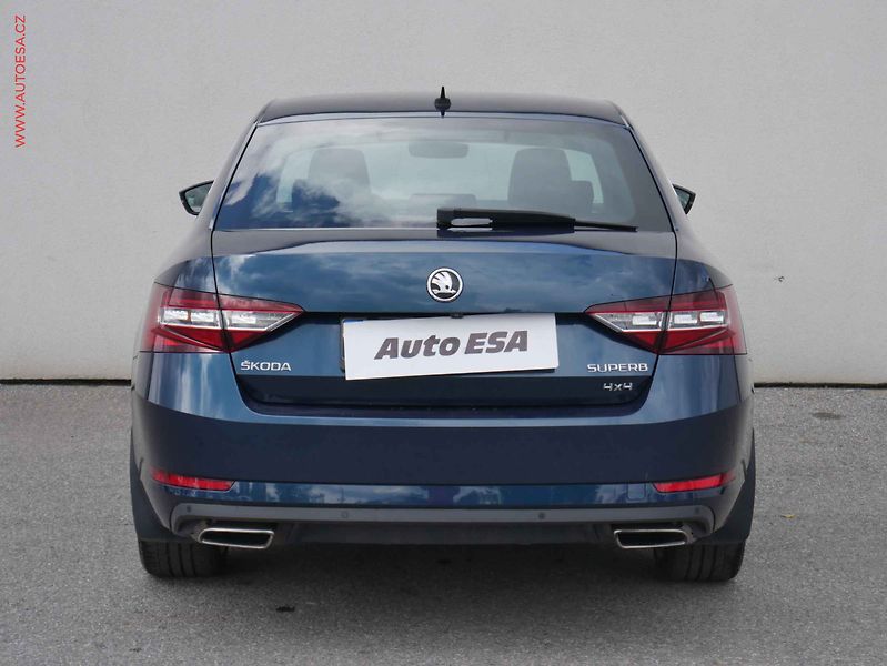 Škoda Superb (2017) 2.0 TSI 4x4, ČR, L&K, DSG - fotka 5 z 23