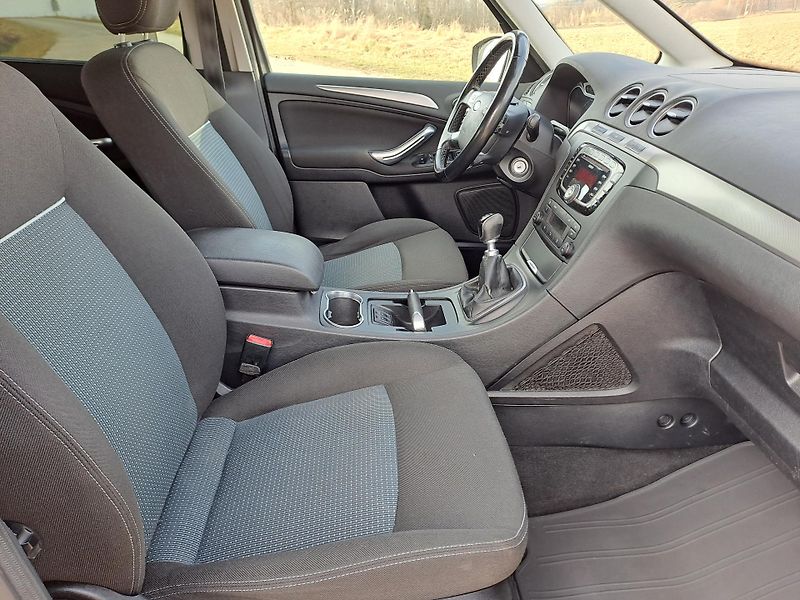 Ford Galaxy (2012) 2.0TDCi 7 MÍST SERVISKA - fotka 13 z 30