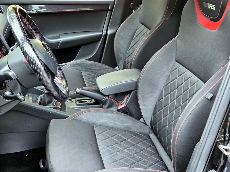 Škoda Octavia TDi RS,CEBIA *SERV.KNÍŽKA*  - fotka 32 z 48