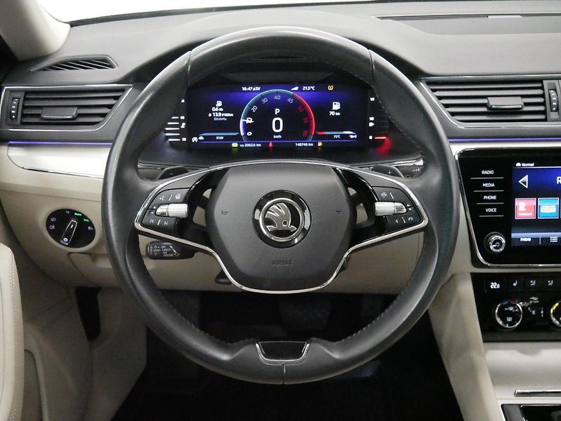 Škoda Superb - fotka 18 z 30