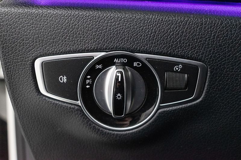 Mercedes-Benz Třídy E E400 AMG*4MATIC*AIRMATIC* - fotka 21 z 36
