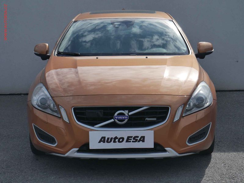 Volvo S60 (2010) 2.0 T, ČR, Summum, AT, kůže - fotka 2 z 18