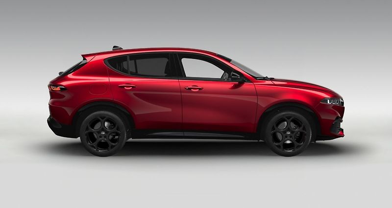 Alfa Romeo Tonale (2026) Sprint 1.5 Turbo Ibrida 175 TC - fotka 2 z 6