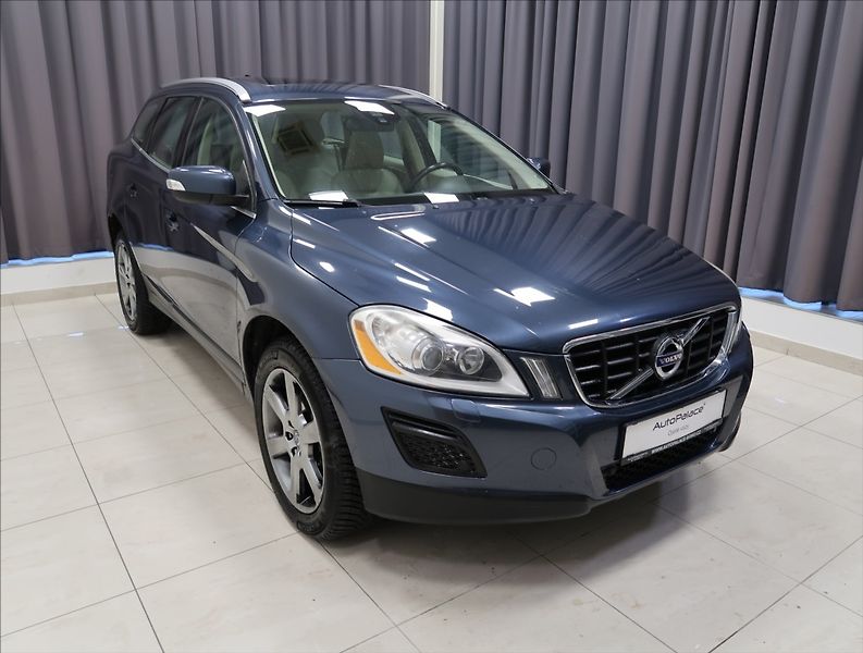 Volvo XC60 2,4 D5 AWD AUT - fotka 3 z 23