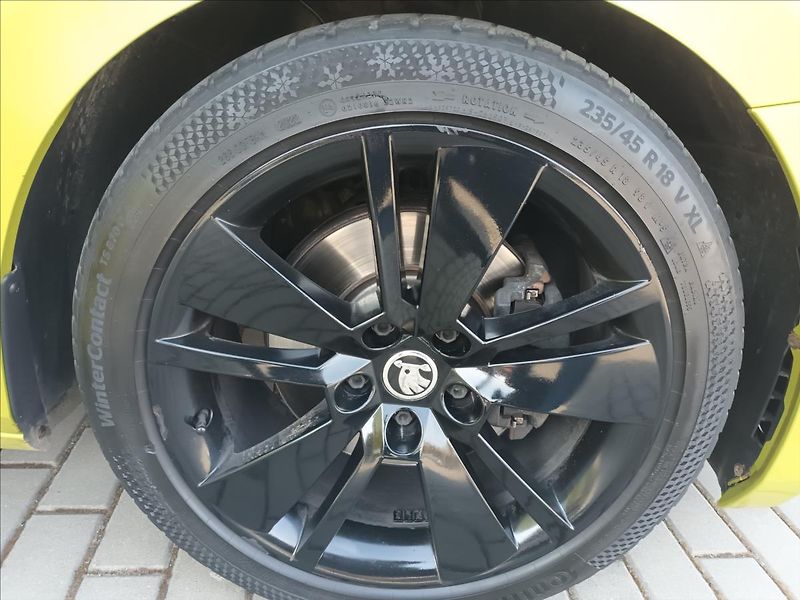 Škoda Superb 2,0 TDI,4X4,Sportline,ČR,DSG, - fotka 28 z 50
