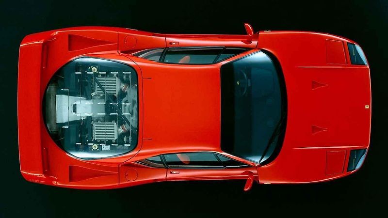 Enzo Ferrari, přezdívaný il Commendatore, byl známý svou soutěživostí a neochotou dělat kompromisy v kvalitě svých vozů.