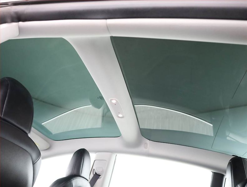 Tesla Model 3 (2019) Long Range 4WD 78kWh, SoH 85% - fotka 17 z 22