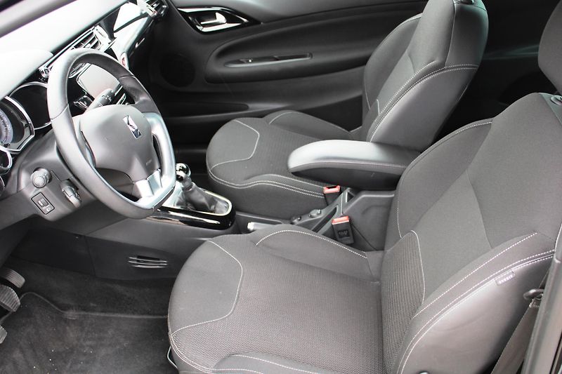 Citroën DS3 (2016) 1,2i KLIMA TEMPOMAT NAVI DAB - fotka 23 z 25