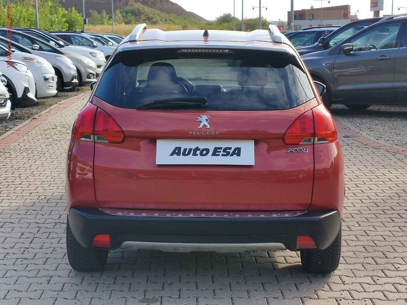 Peugeot 2008 (2015) 1.2PT, Style, navi - fotka 5 z 17